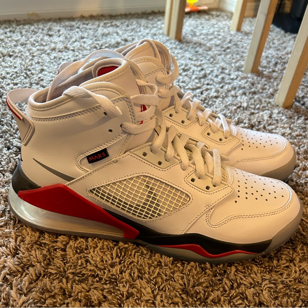 Jordan Mars 270 White Fire Red